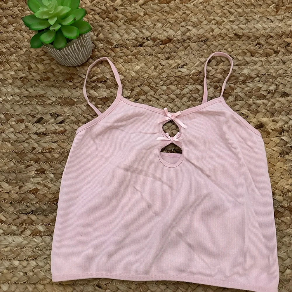 SEAMLESS BOW TANK TOP - Picture 2 of 7
